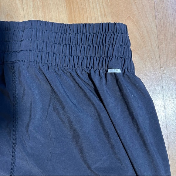 Vuori Villa Wideleg Pant in Black Flowy Wrinkle Resistant Athleisure Lounge - Picture 9 of 14